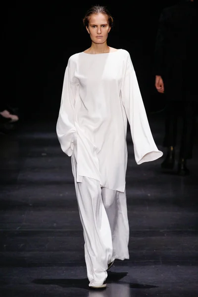 Look 32